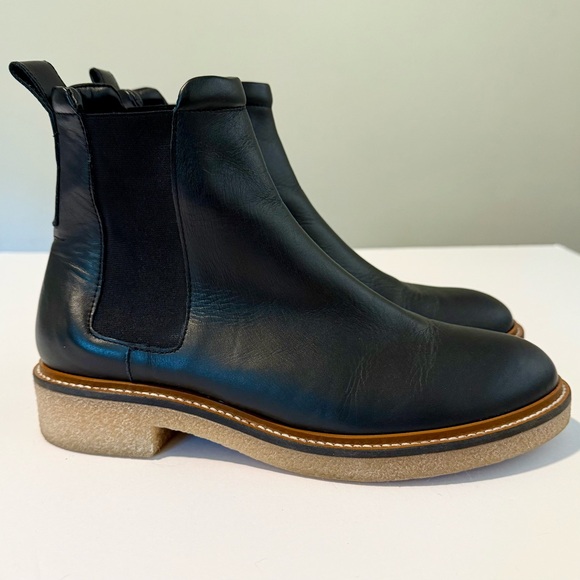 Everlane The Chelsea Boot in Black size 8.5 Women's Italian Leather Gum Sole - Picture 1 of 8